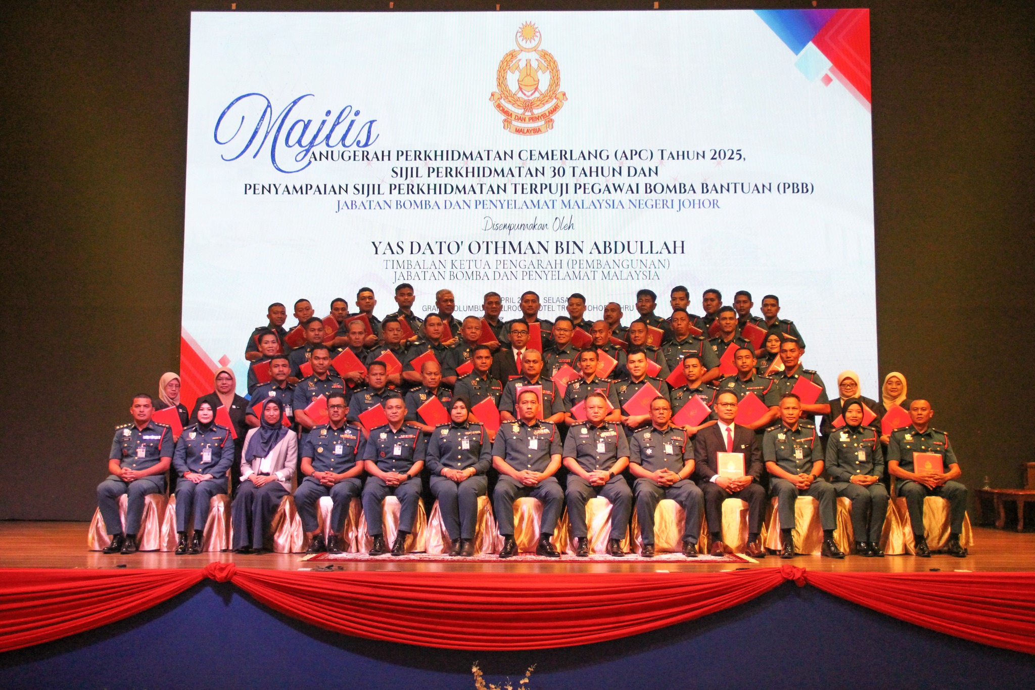 149 WARGA JBPM JOHOR TERIMA PENGIKTIRAFAN DALAM MAJLIS APC 2025 2