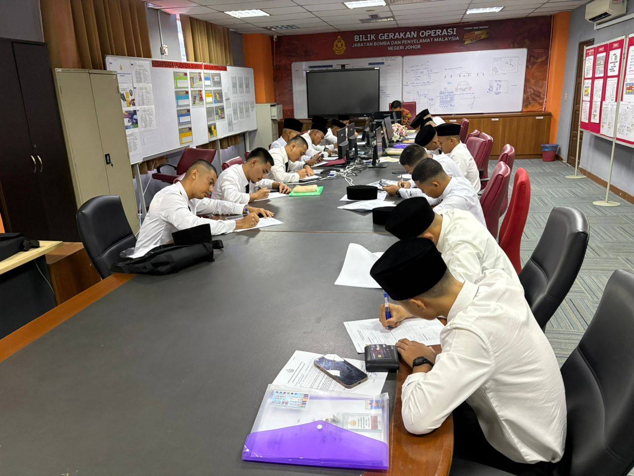 18 PEGAWAI BOMBA BANTUAN BAHARU LAPOR DIRI DI JBPM JOHOR 3