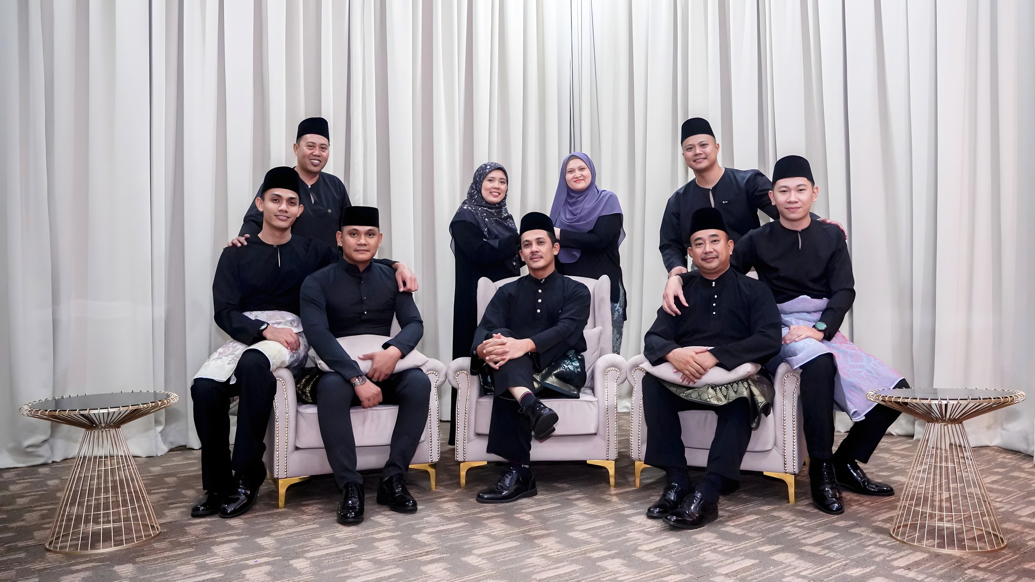 Kenangan sesi bergambar sempena sambutan Hari Raya Aidilfitri. 4