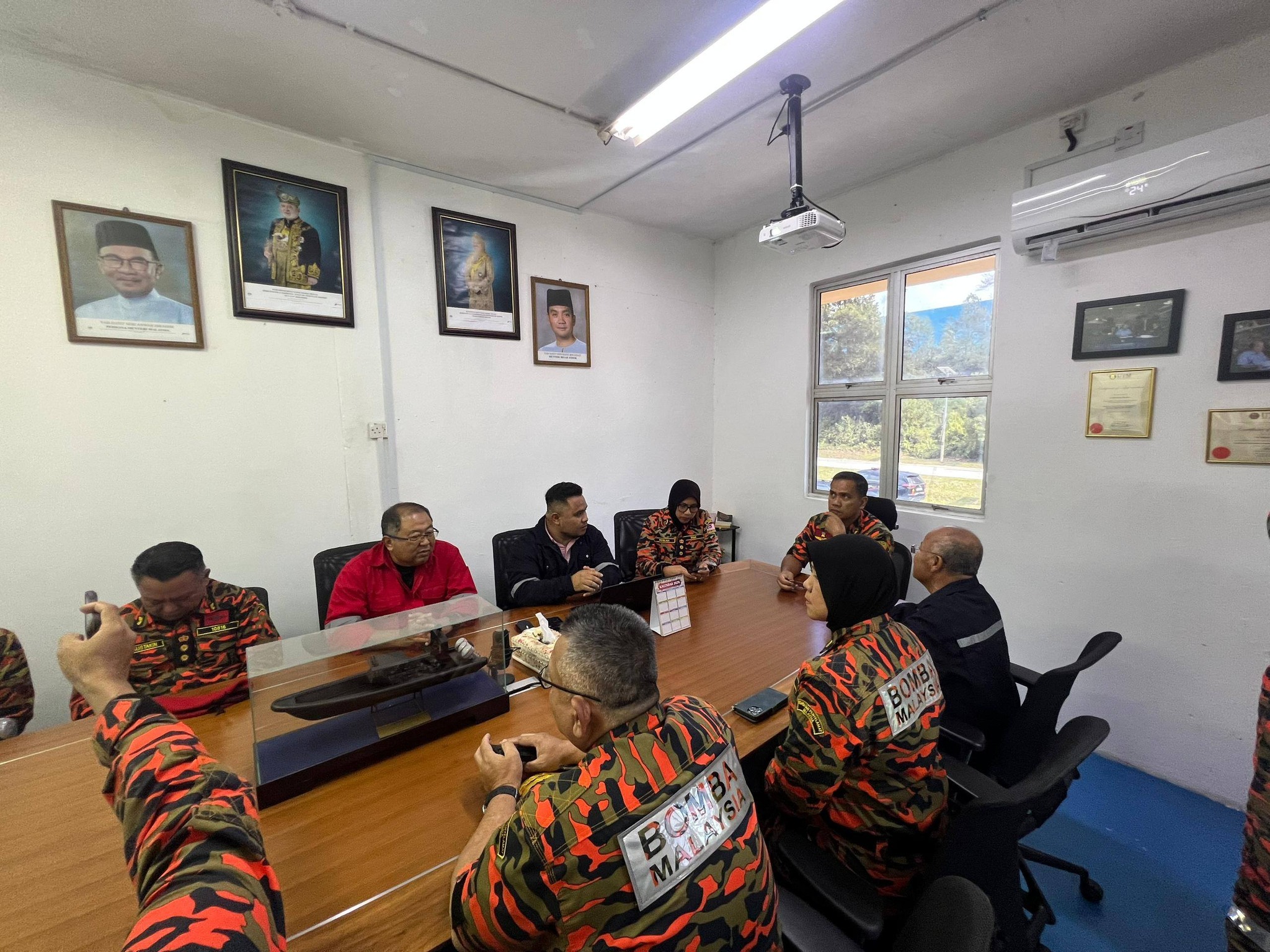 LAWATAN KERJA KETUA PENGARAH JBPM KE KILANG PEMBINAAN FIRE RESCUE BOAT DI SERI ALAM 1