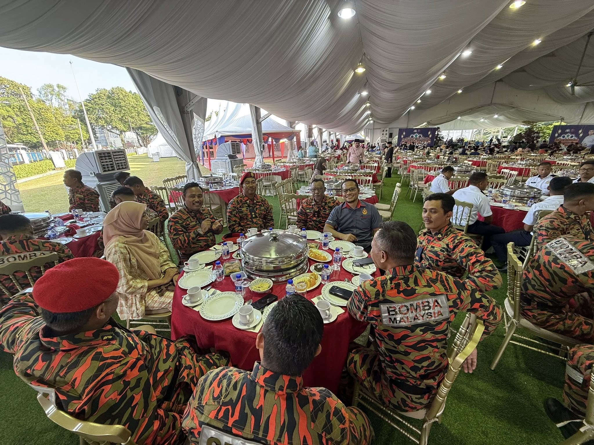 PENGARAH JBPM JOHOR HADIRI MAJLIS BERBUKA PUASA BERSAMA ANGGOTA KESELAMATAN DI KEDIAMAN RASMI MENTERI BESAR JOHOR 1