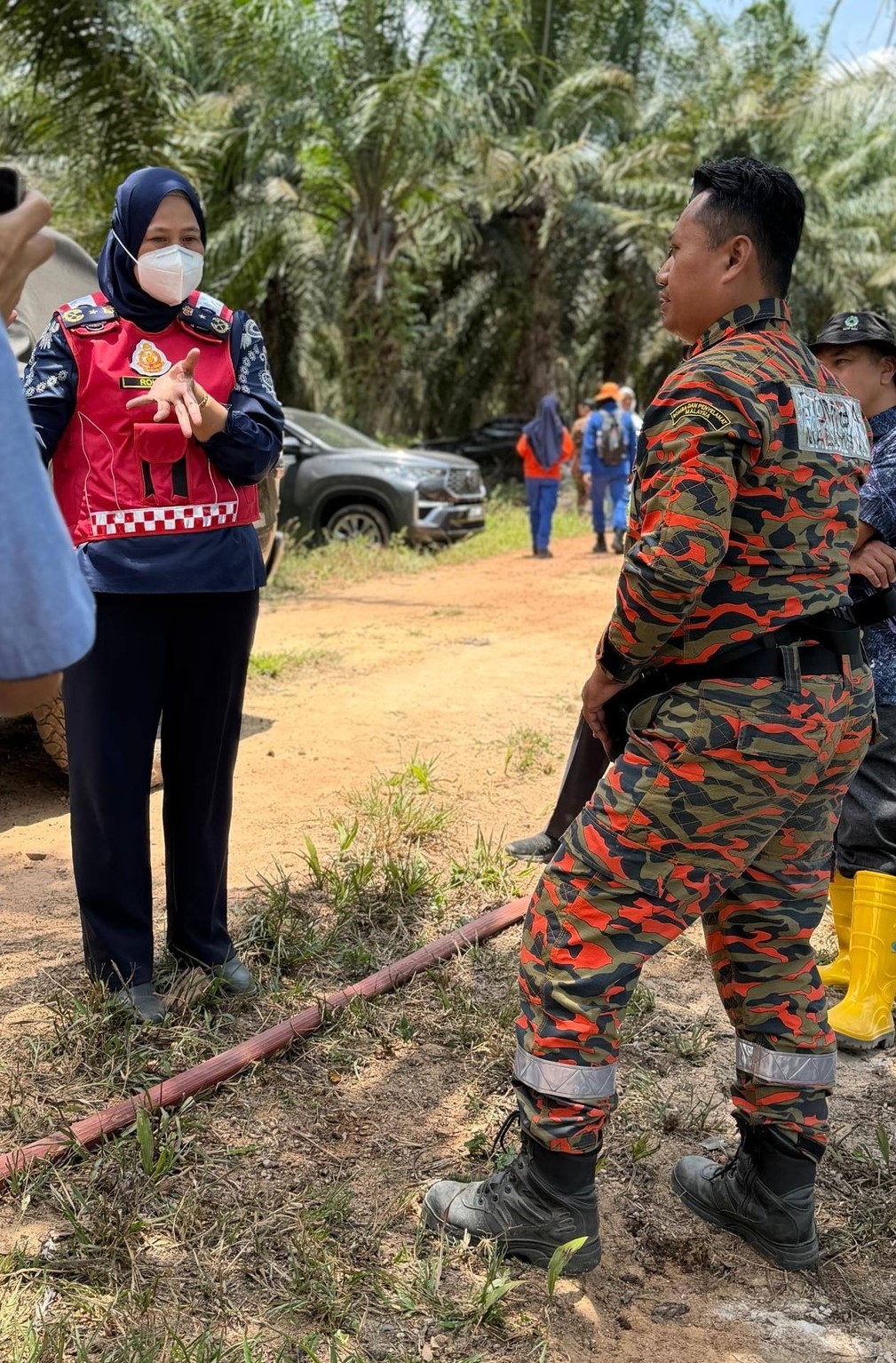 PENGARAH JBPM JOHOR TURUN PADANG MENINJAU OPERASI PEMADAMAN KEBAKARAN HUTAN PUNGGAl 85 KAWASAN BERJAYA DIKAWAL 1