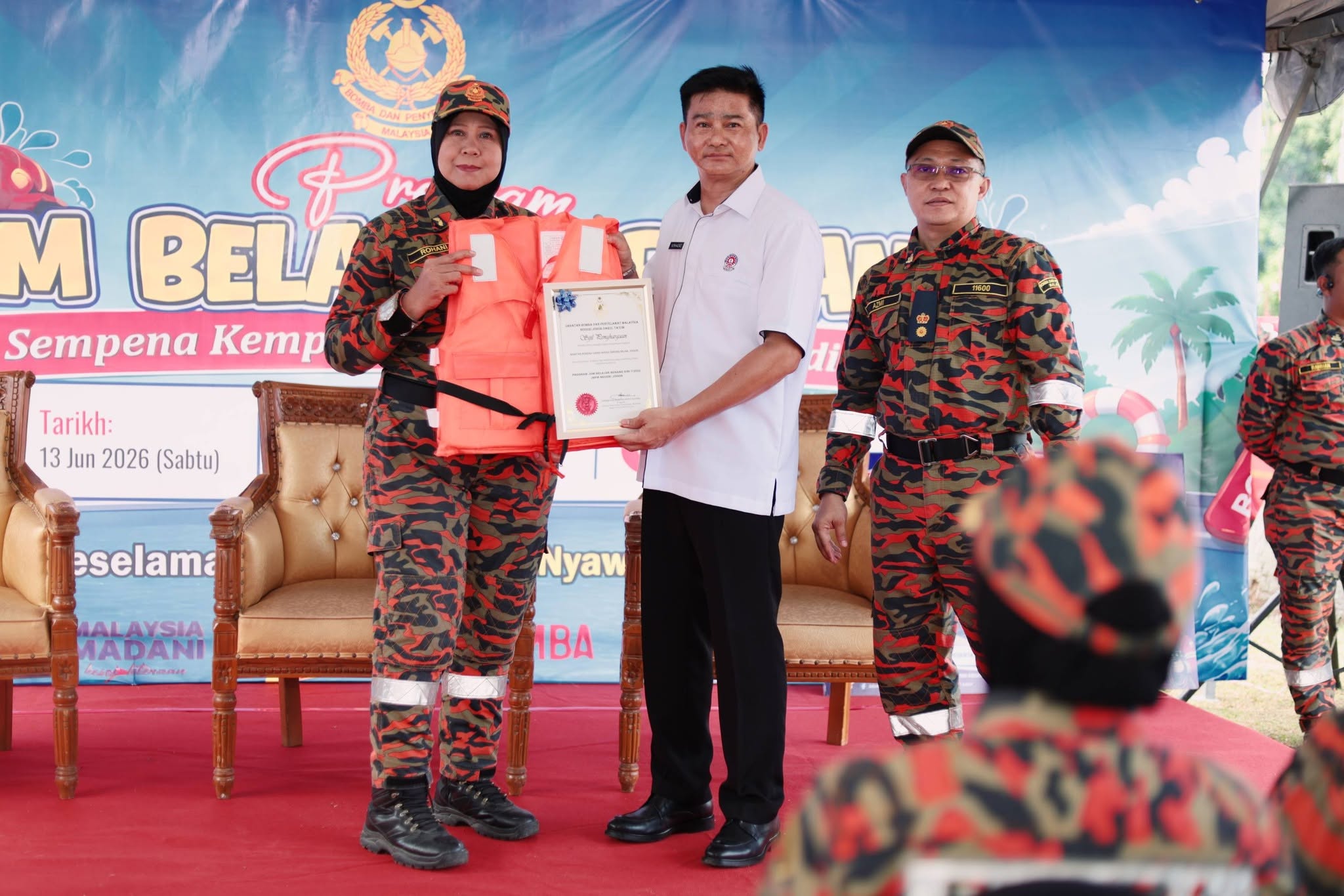 PROGRAM JOM BELAJAR RENANG BERLANGSUNG MERIAH DENGAN PENYERTAAN 1200 PELAJAR DI MUAR 2