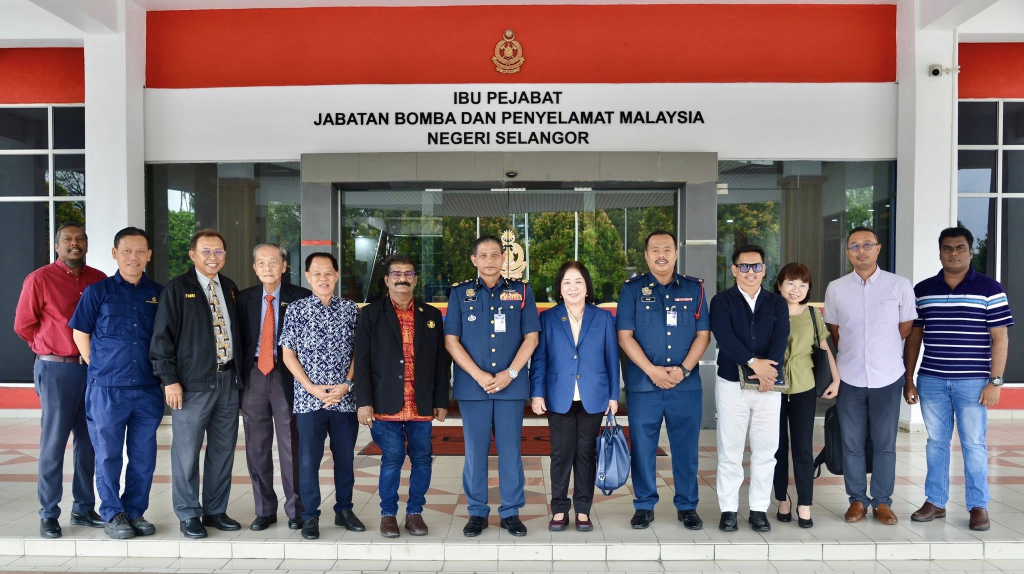 KUNJUNGAN HORMAT FEDERATION OF MALAYSIAN MANUFACTURING FMM SELANGOR  KUALA LUMPUR KE JABATAN BOMBA DAN PENYELAMAT MALAYSIA NEGERI SELANGOR
