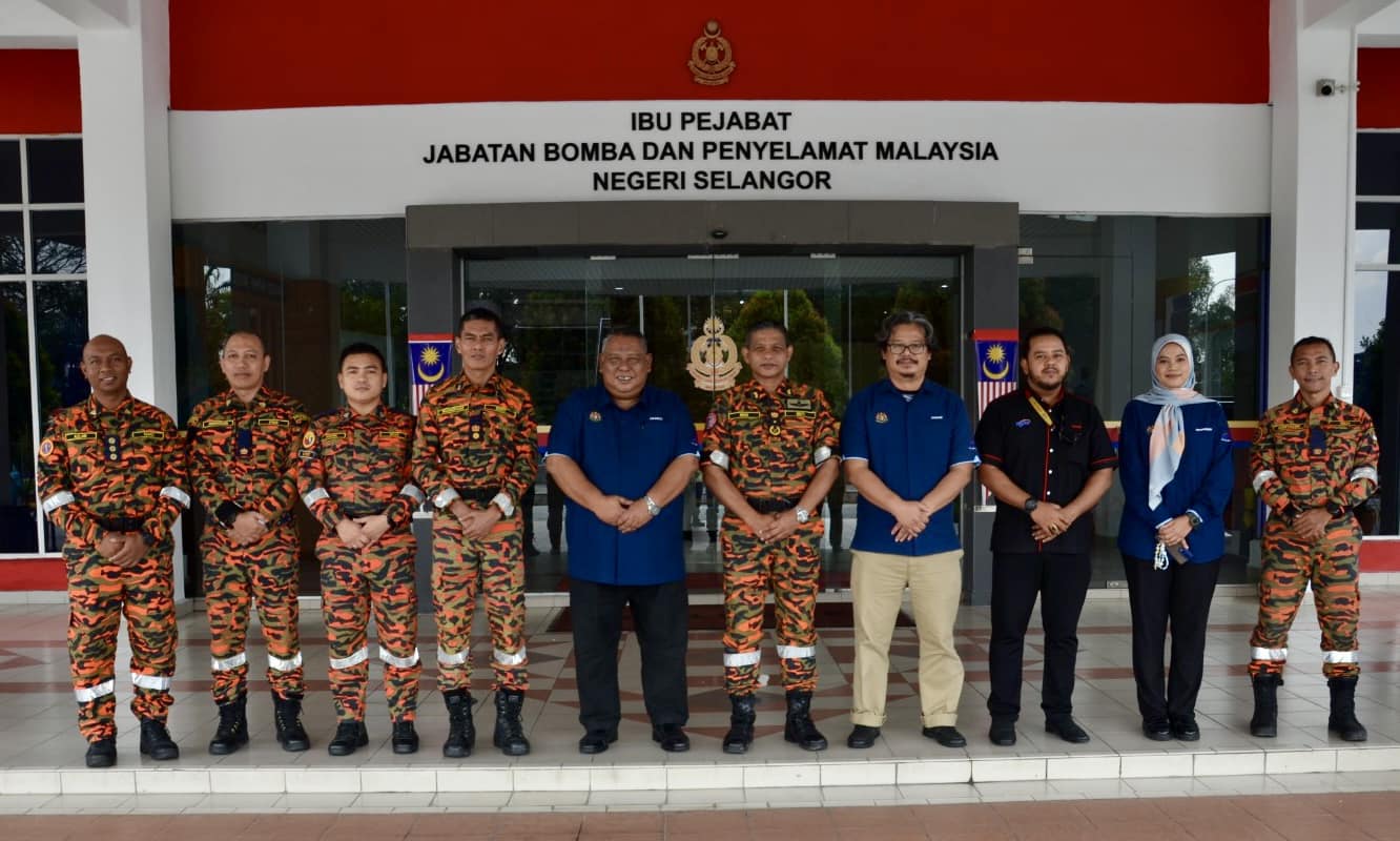 KUNJUNGAN HORMAT PENGARAH RADIO TELEVISYEN MALAYSIA SELANGOR KE JABATAN BOMBA DAN PENYELAMAT MALAYSIA NEGERI SELANGOR