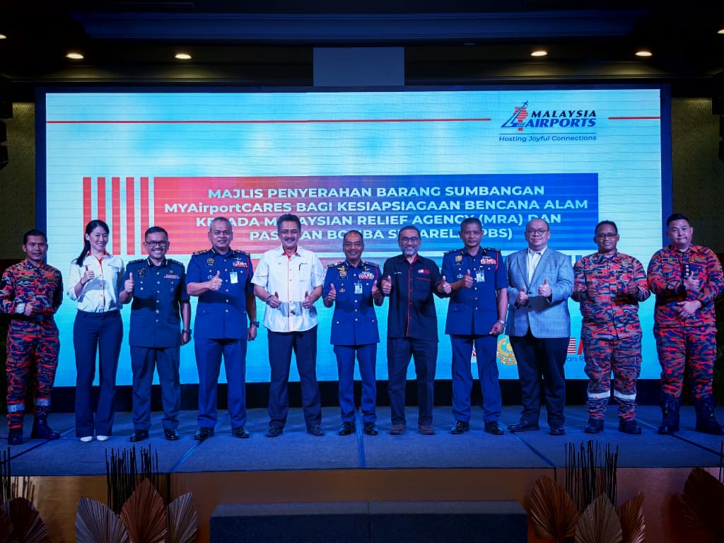 majlis penyerahan barang sumbangan MYAirport CARES 1