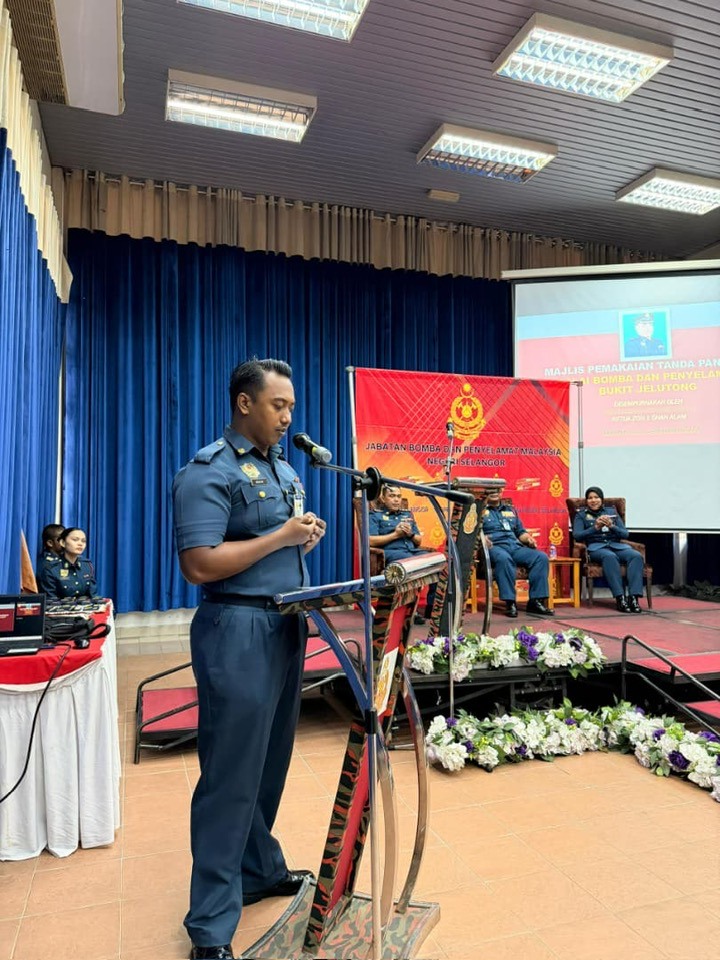majlis pemakaian tanda pangkat dan bacaan ikrar 6