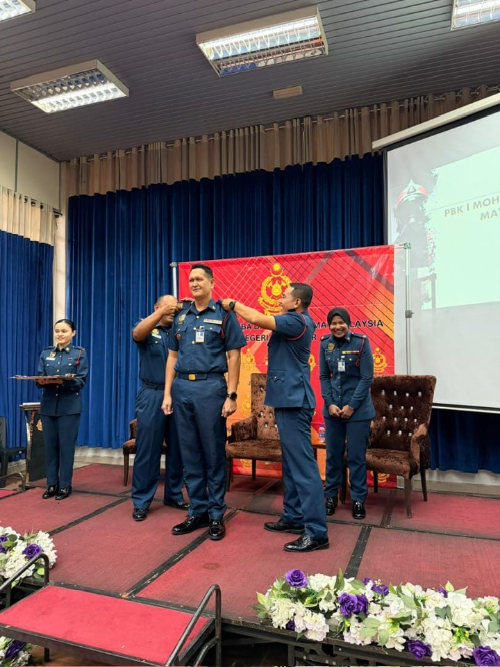 majlis pemakaian tanda pangkat dan bacaan ikrar 7