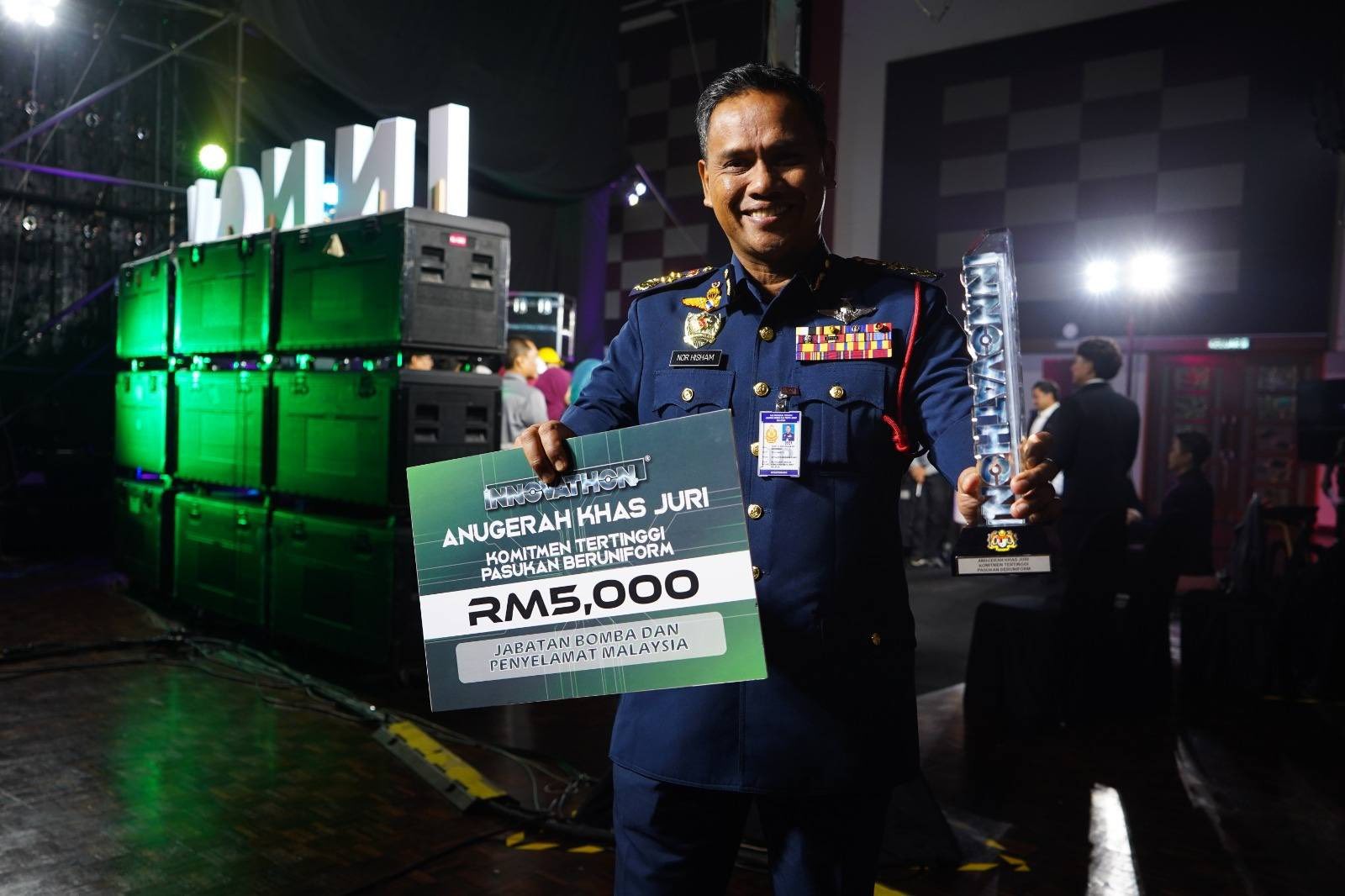penerima anugerah khas juri komitmen tertinggi 3
