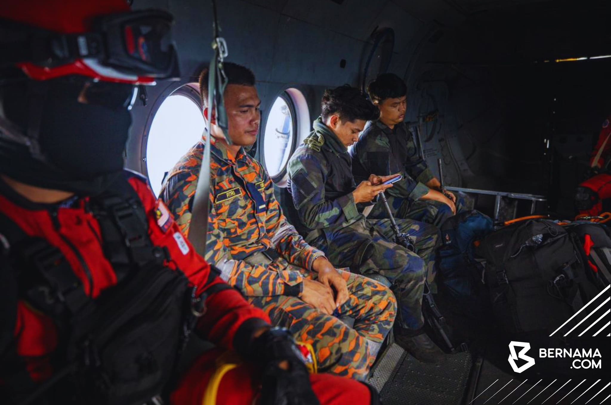 PENDAKI HILANG ANGGOTA PGA DIBAWA MELALUI UDARA SERTAI OPERASI SAR TINGKAT ASPEK KESELAMATAN 10