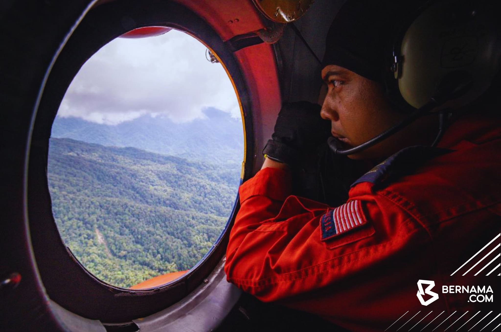 PENDAKI HILANG ANGGOTA PGA DIBAWA MELALUI UDARA SERTAI OPERASI SAR TINGKAT ASPEK KESELAMATAN 2