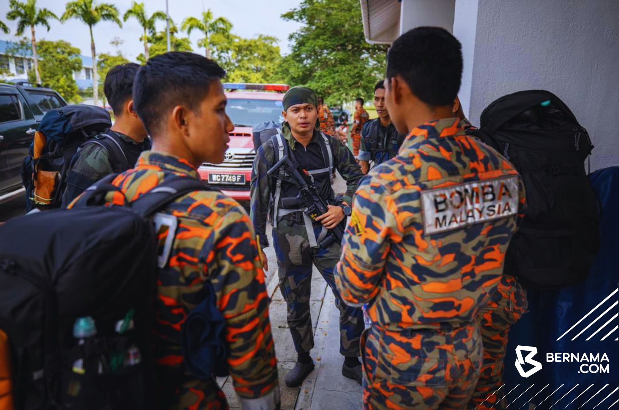 PENDAKI HILANG ANGGOTA PGA DIBAWA MELALUI UDARA SERTAI OPERASI SAR TINGKAT ASPEK KESELAMATAN 5