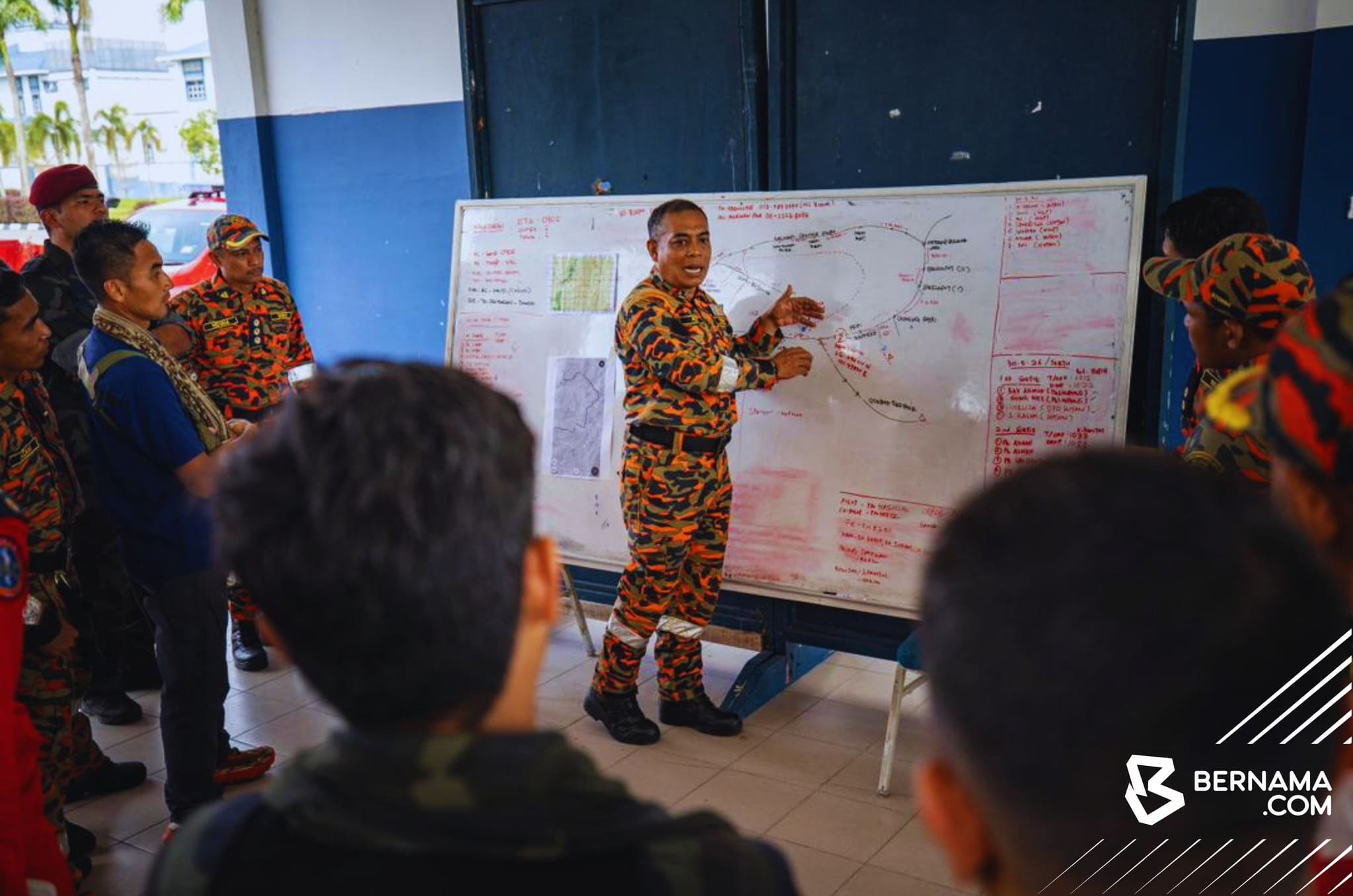 PENDAKI HILANG ANGGOTA PGA DIBAWA MELALUI UDARA SERTAI OPERASI SAR TINGKAT ASPEK KESELAMATAN 9